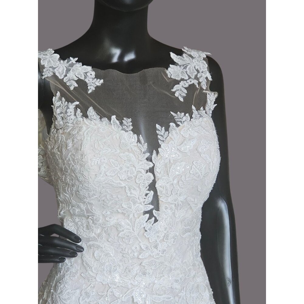 NWOT Ivory Illusion Neckline Plunge A-Line Floral Lace Wedding Gown - Morilee - Picture 4 of 12